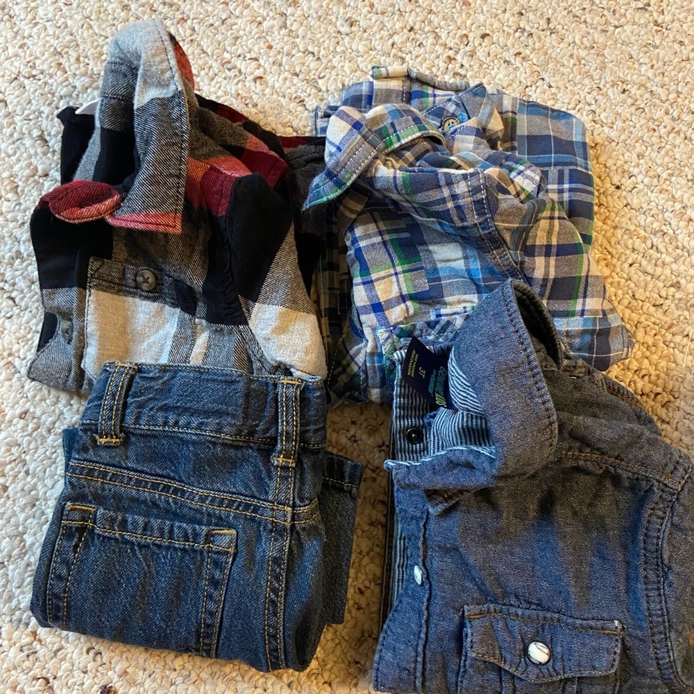 Boys size 3t lot 3 shirts 1 pants